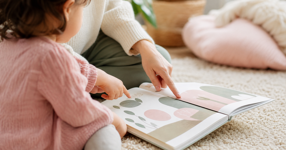 À quel âge parle un bébé ? Les repères sans pression
